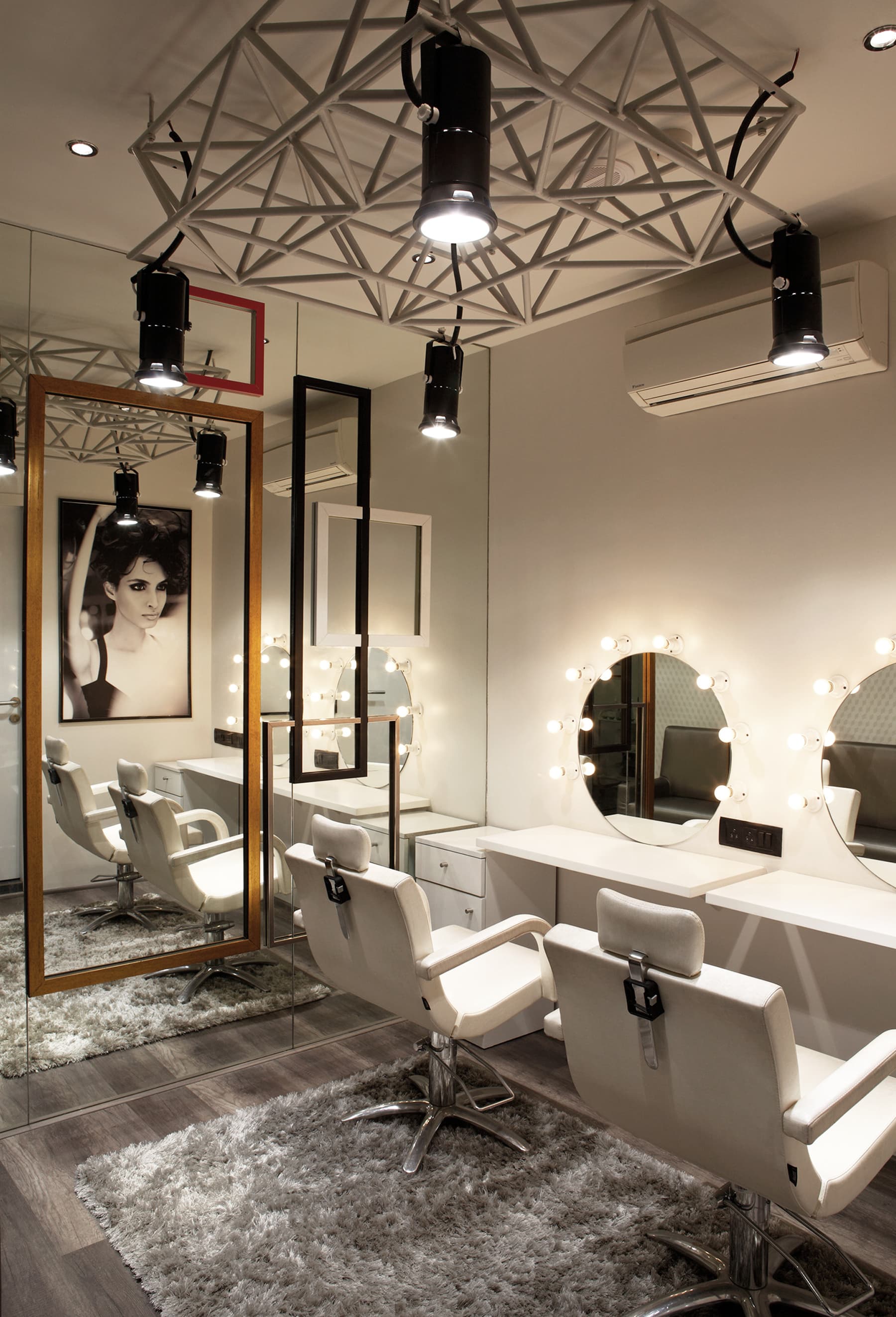 Lakmé Absolute Salon — detail